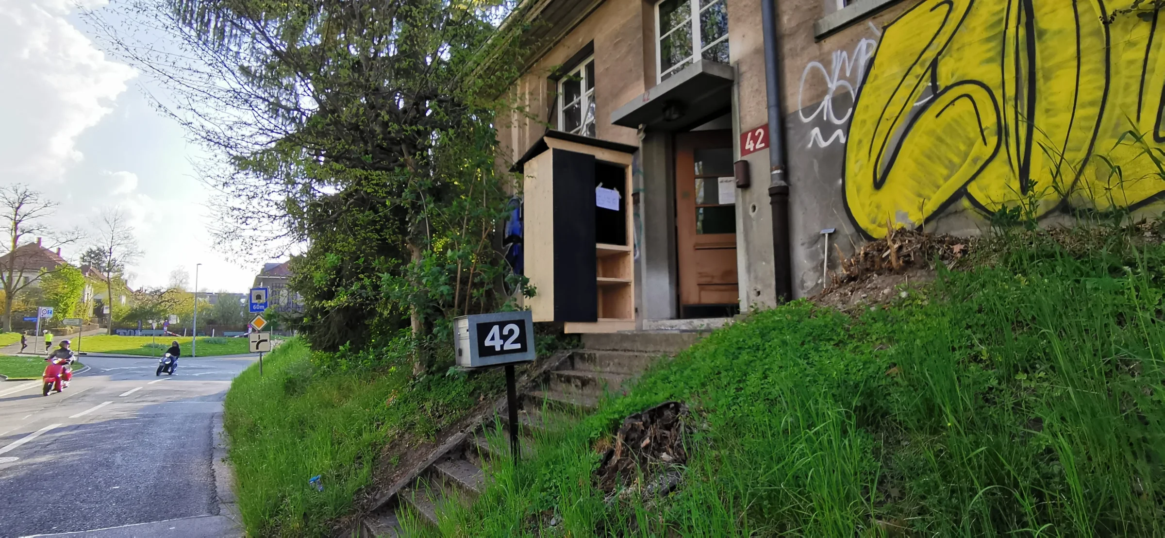 Eingang und Treppe zur Abholstation an der Bahnstrasse 42 in Bern