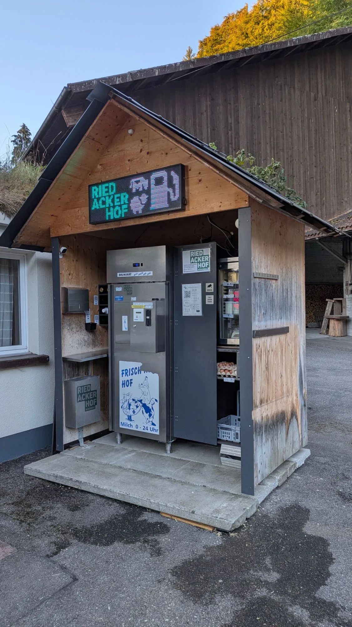 Die Milchtankstelle Wislisau bei Tag